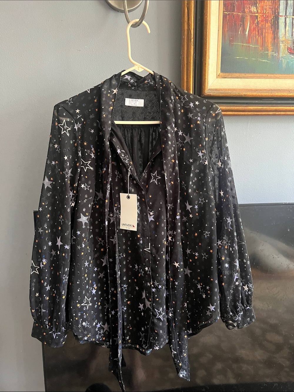 Untuckit Women's Black Star-Print Tie-Neck blouse